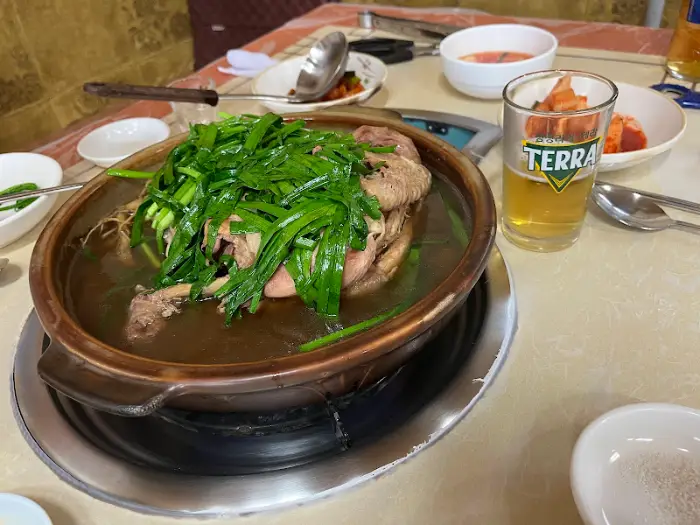 맥주와 함께 즐기는 옻닭