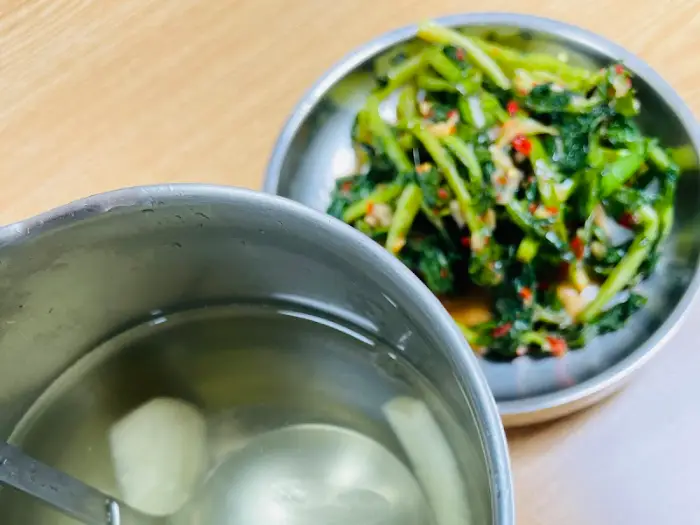 동치미 국물과 반찬