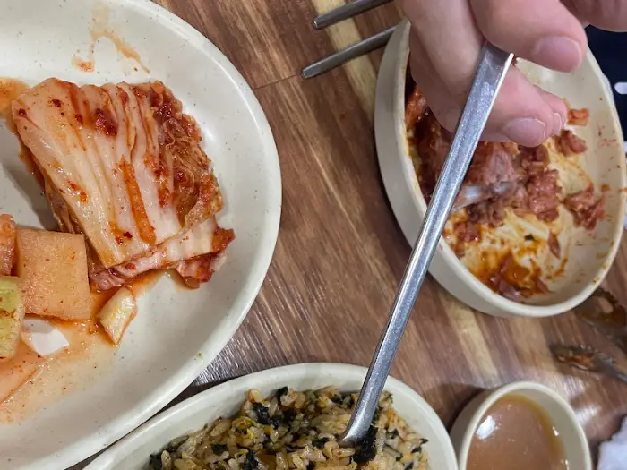 뼈찜과 곁들여 먹는 김치