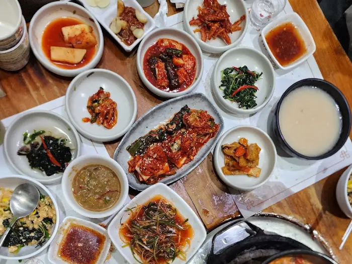 옛날오막집 다양한 밑반찬