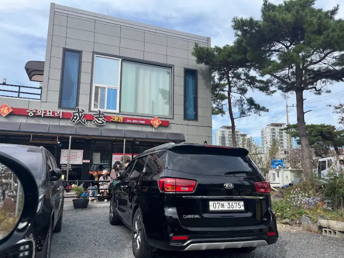 점심시간에 사람이 붐빌 것을 예상하고 2시쯤 방문했을 때의 식당 내부 모습