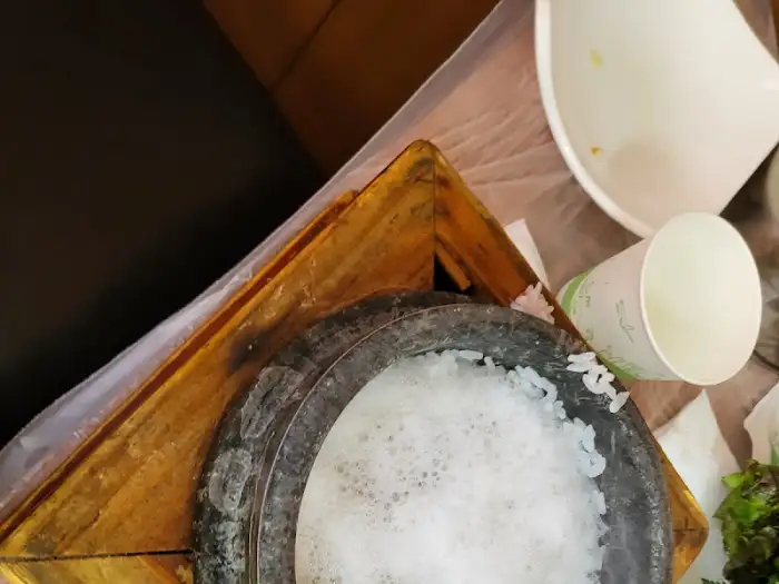 돌솥 밥그릇과 컵