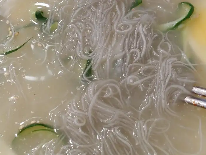 깔끔하게 담긴 냉면