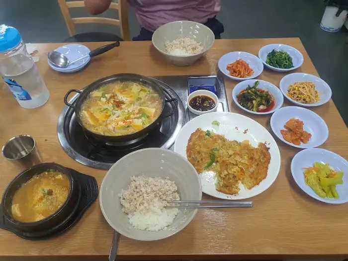 차려진 밥상 사진