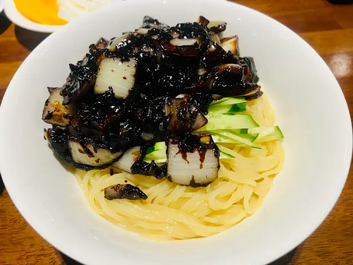 비빈 간짜장 모습