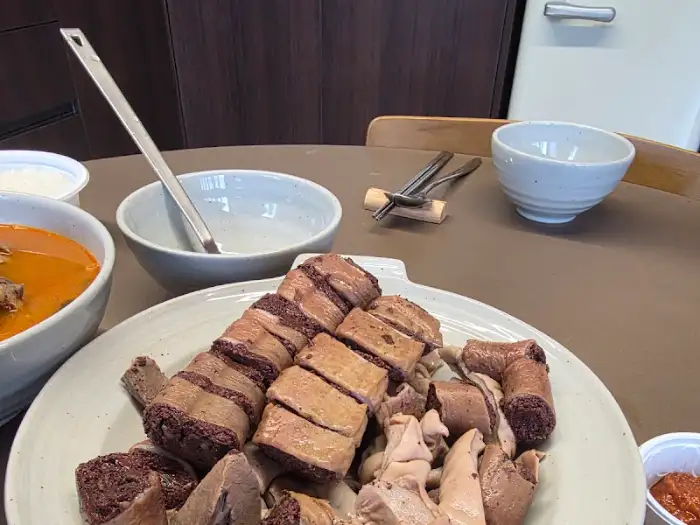 다양한 종류의 피순대와 내장 모듬