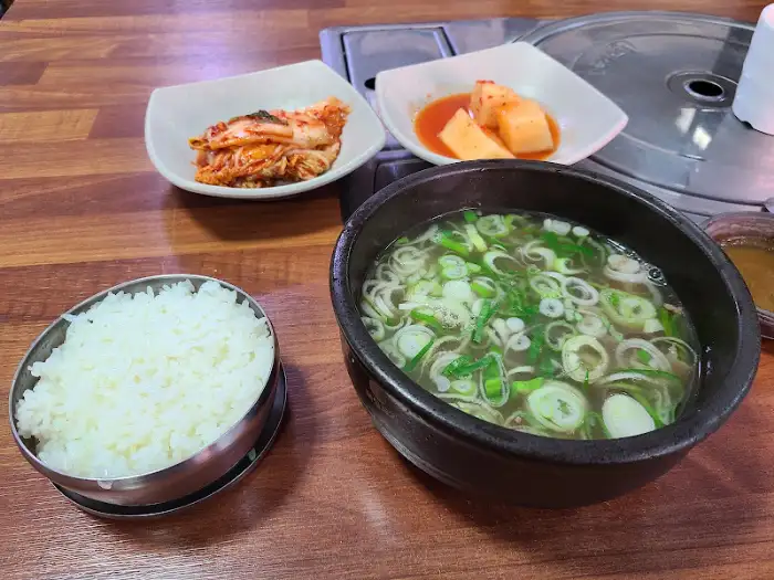 곰탕 한 그릇과 밥, 김치