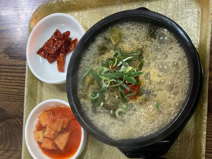 콩나물해장국과 곁들임 반찬