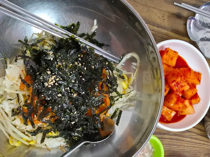 푸짐한 콩나물 비빔밥