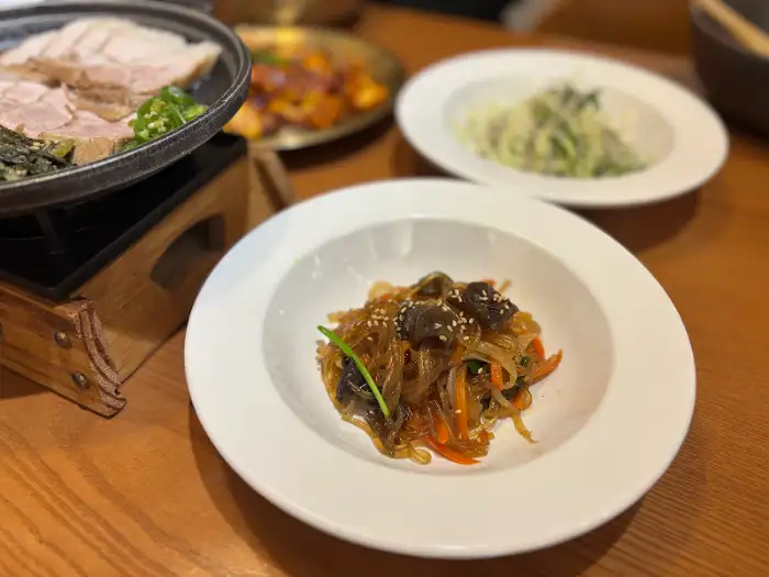 정갈하게 담긴 잡채