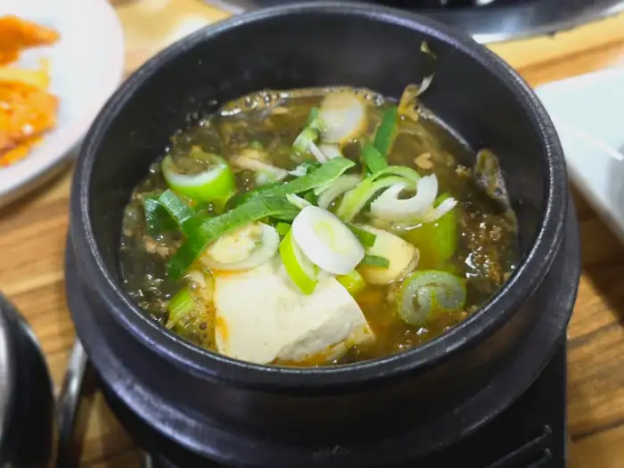 뚝배기에 담긴 시래기 된장찌개