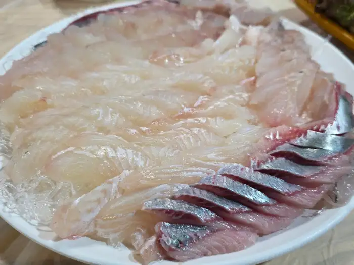 잘 차려진 회 한 상 차림
