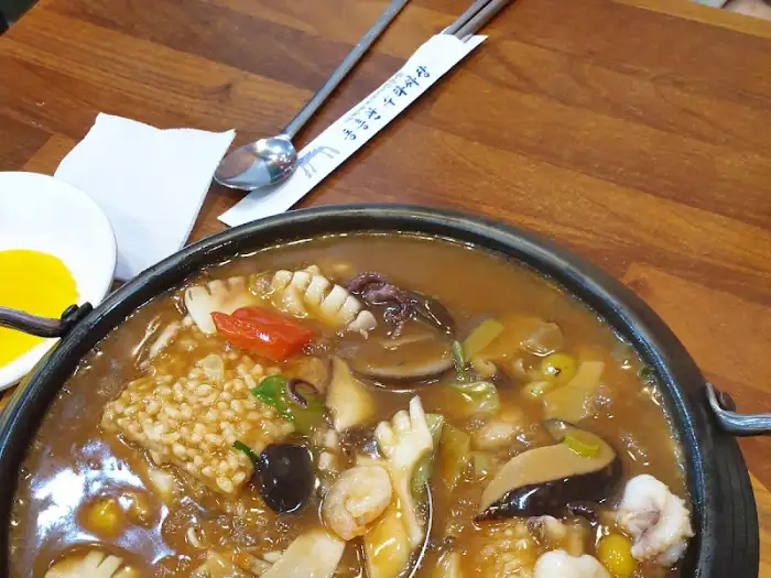 다양한 음식이 준비된 모습