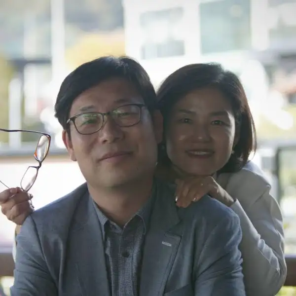 다정해 보이는 부부 사장님