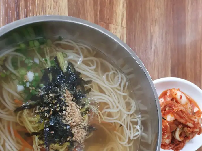 잔치국수와 김치