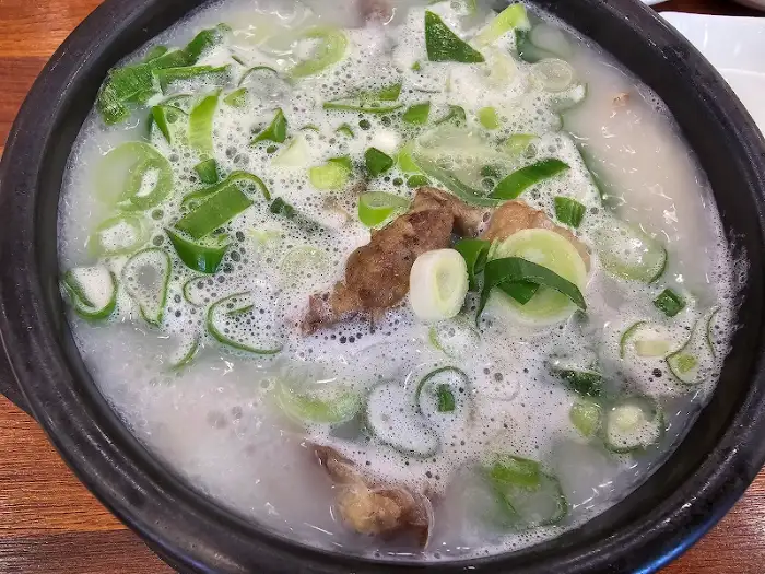 고기곰탕의 맑은 국물