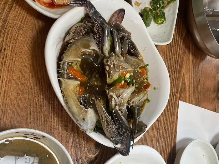 일월담의 커피 머신과 컵