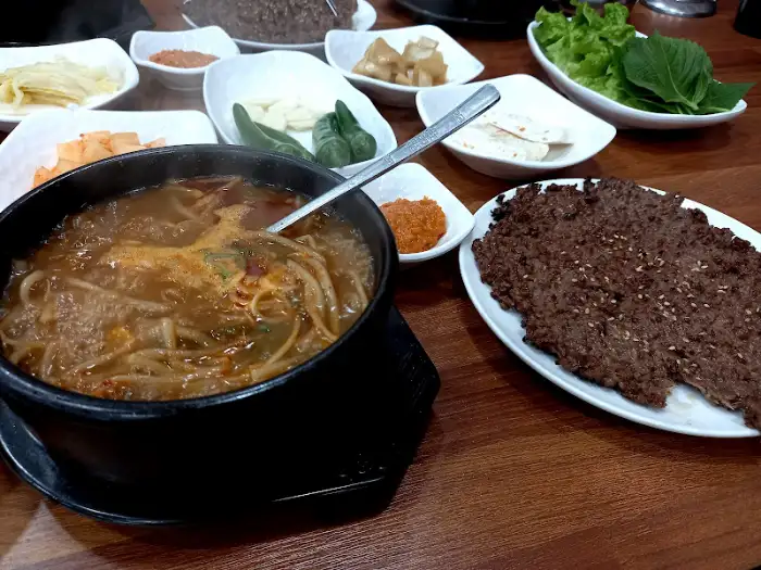 소고기 국밥과 석쇠구이