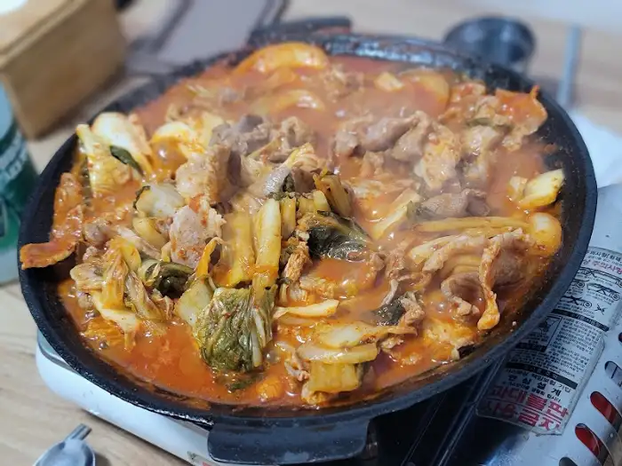 한창 끓고 있는 얼버볶음