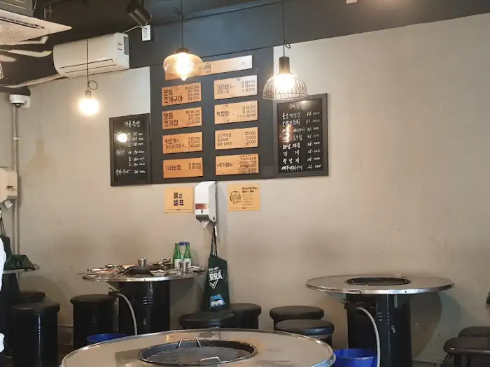 가게 내부 모습 및 메뉴판