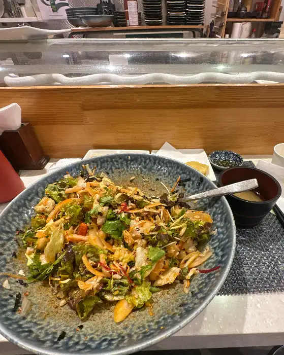 푸짐한 회덮밥