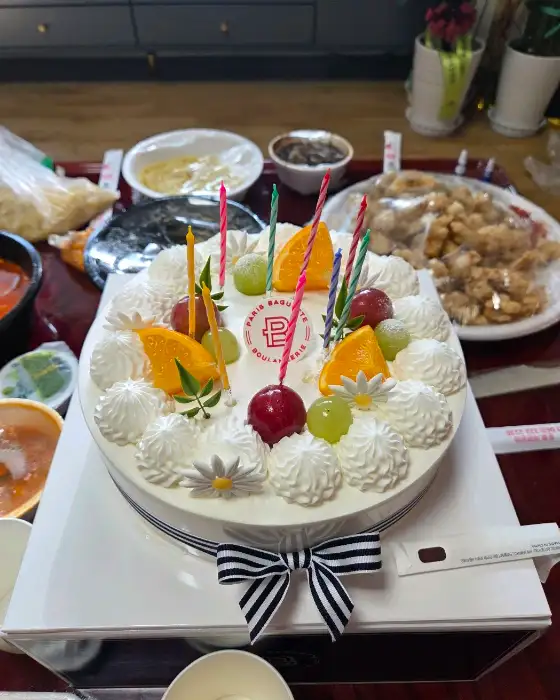 생일 케이크와 음식