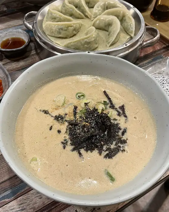 들깨 칼국수와 만두