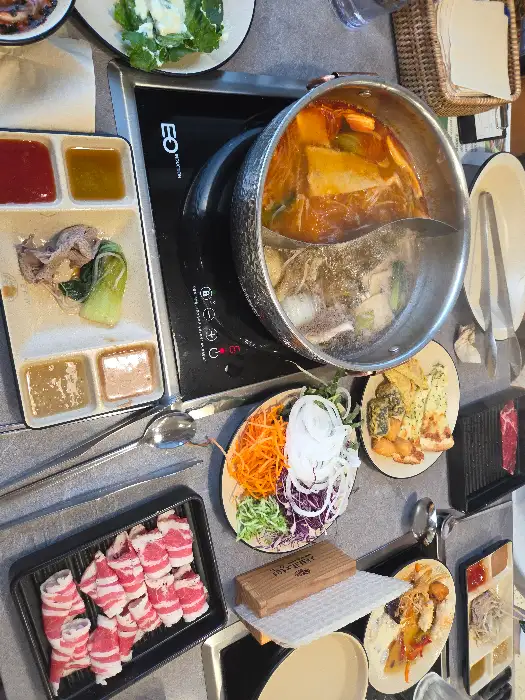 샤브샤브 재료와 육수