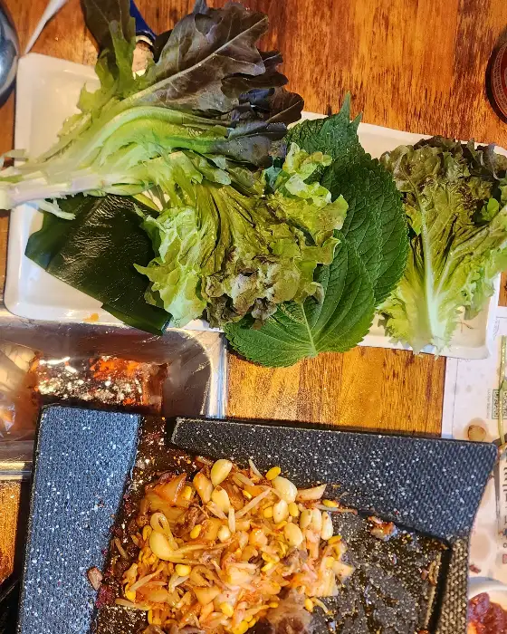 오늘도대박집 신호점의 신선한 쌈 채소