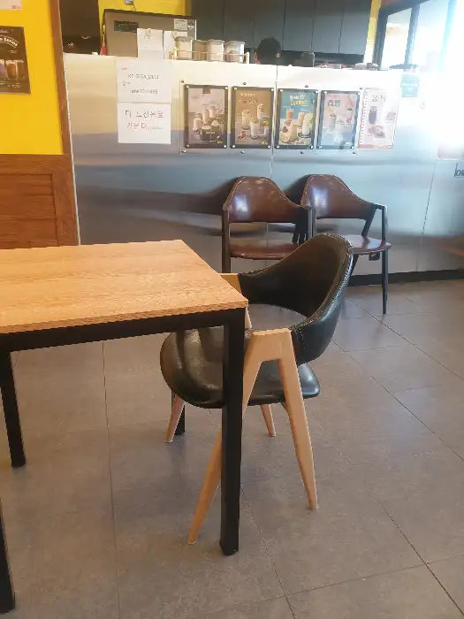 봄봄 카페 내부 좌석