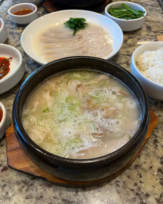 안목 돼지국밥