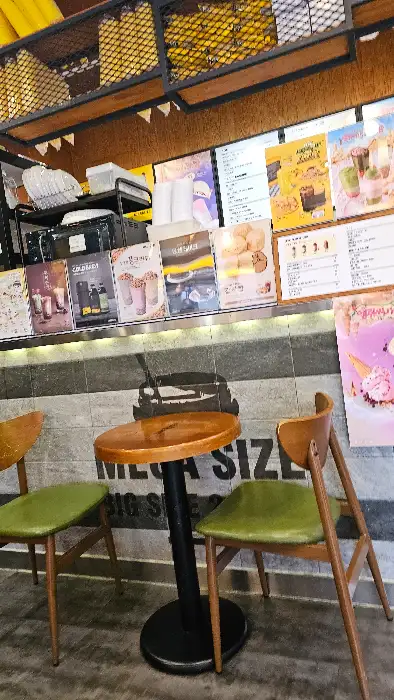 메가커피 내부 좌석