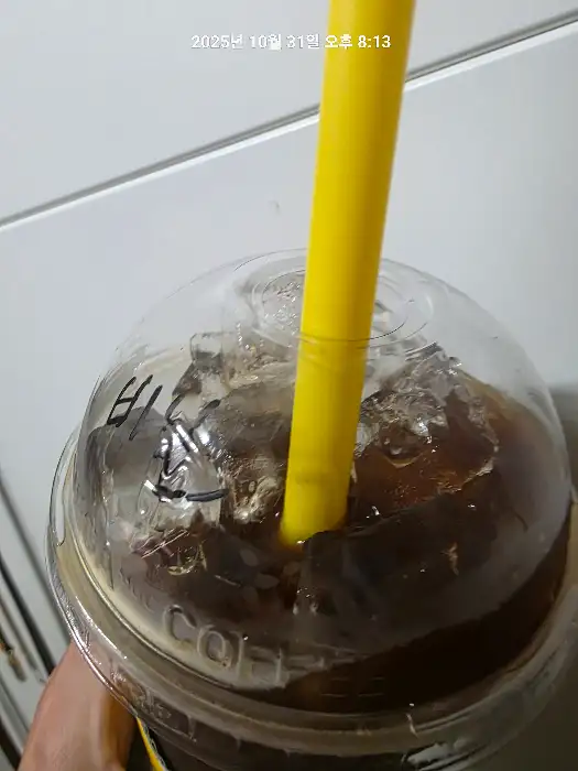 메가커피 아메리카노 잔