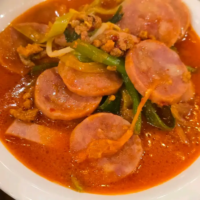 부대찌개 속 햄과 채소