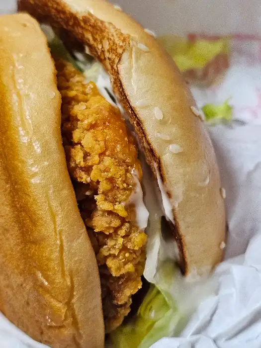 잘 만들어진 햄버거의 단면