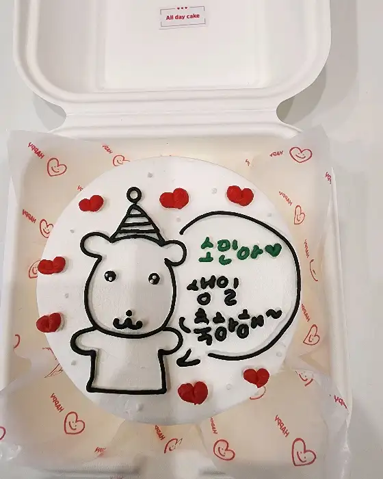 귀여운 곰돌이 캐릭터가 그려진 케이크