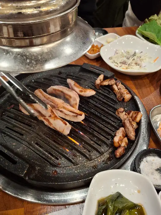 불판 위 고기