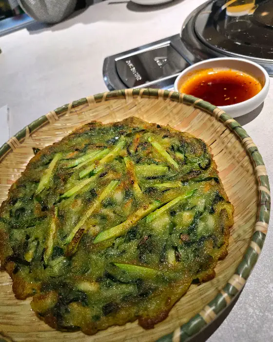 바삭하게 잘 부쳐진 호박전