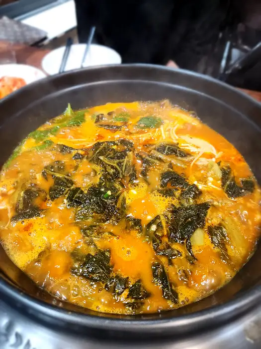 시장 골목에 위치한 모디포차 외부 모습