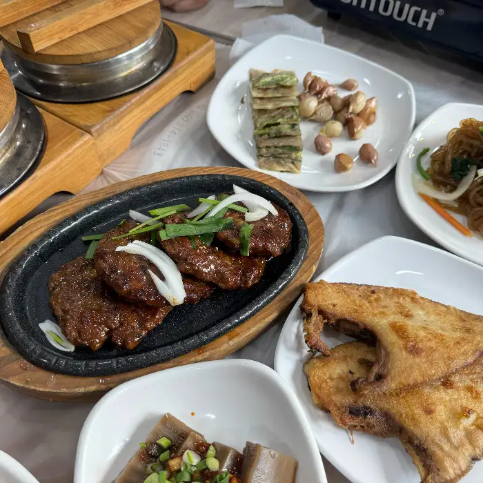 먹음직스러운 마늘떡갈비