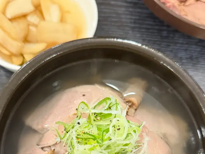뽀얀 국물의 돼지곰탕