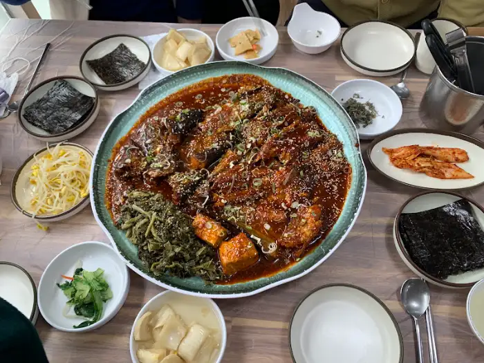 한상 가득 차려진 식사