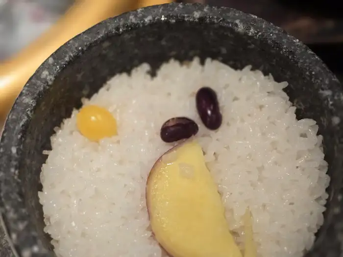 정갈한 돌솥밥