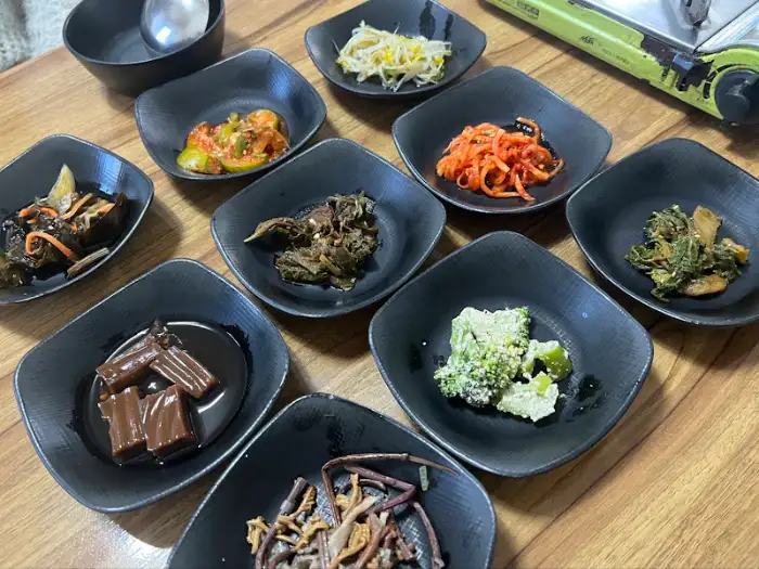 다양한 밑반찬들