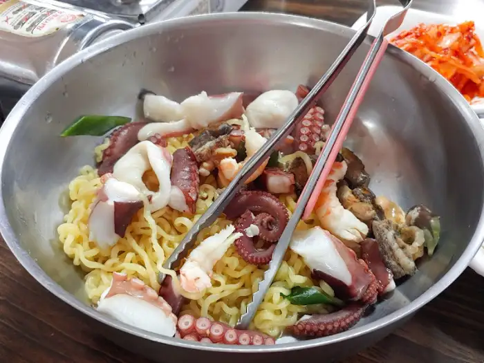 라면 사리와 해산물