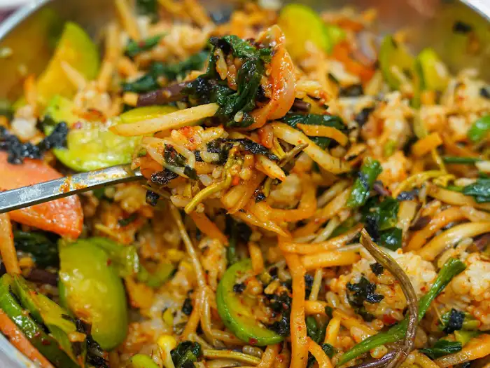 비벼진 비빔밥 한 숟가락