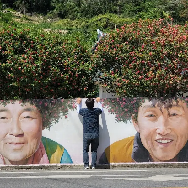 화천의 풍경이 담긴 벽화