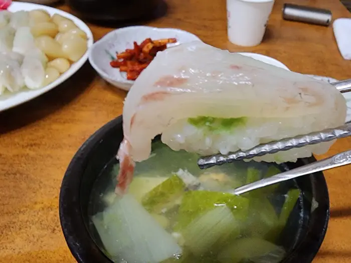 초밥과 맑은탕 한 컷