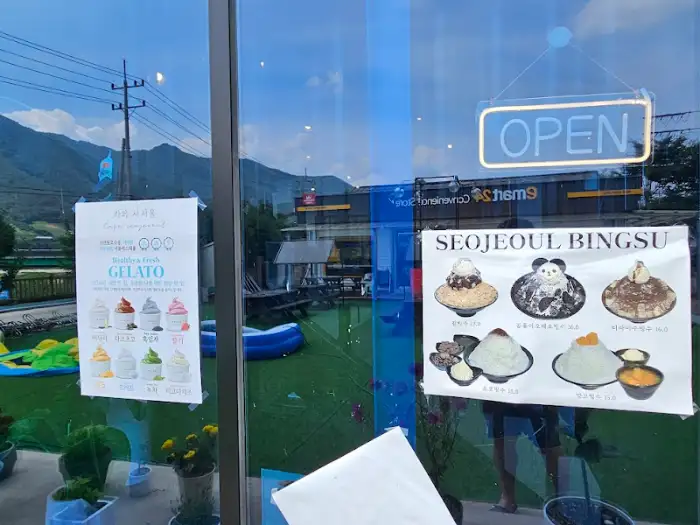 카페 내부 메뉴판