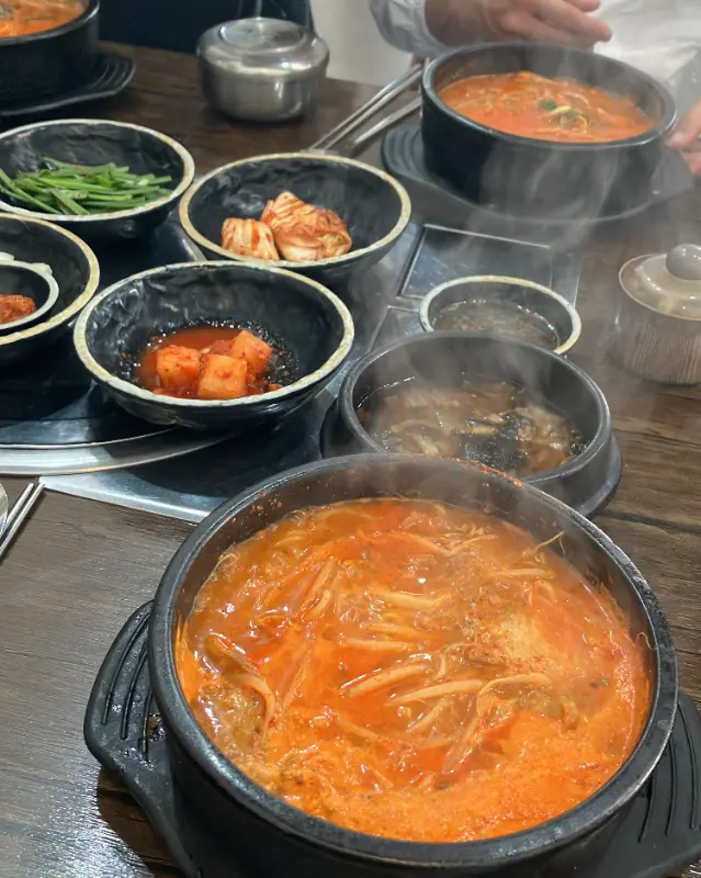 깔끔한 매장 내부